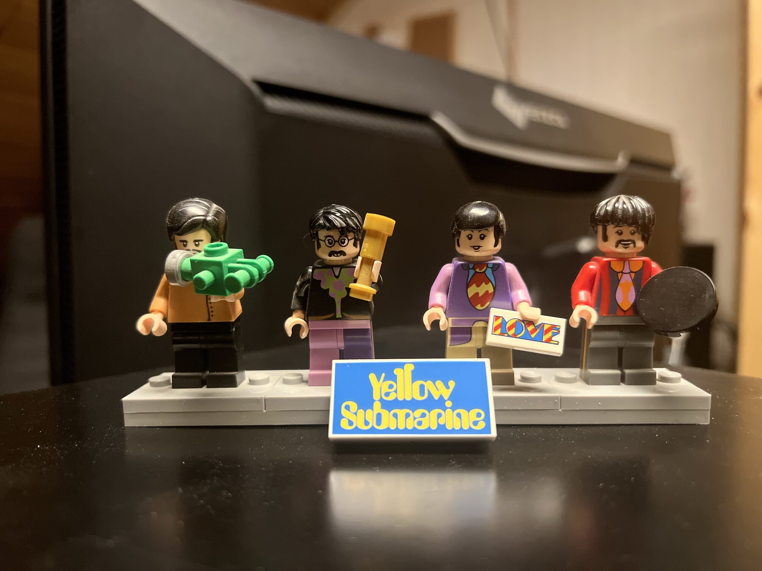 Eine 4er Gruppe Legofiguren.